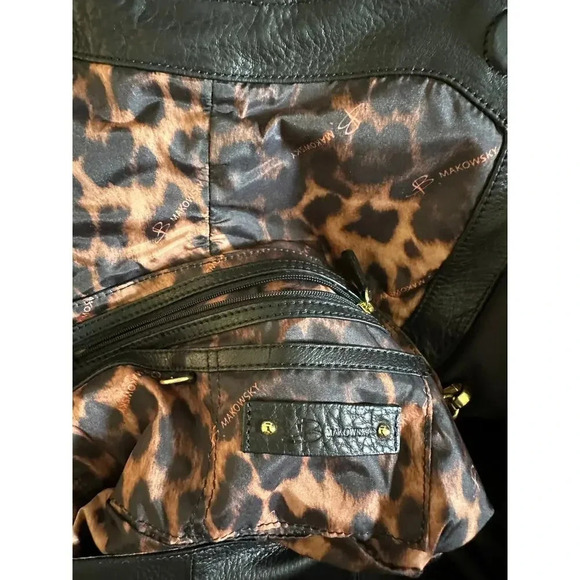 B Makowsky Soft Black Leather Brushed Gold Hardware Strap Clutch Handbag - Picture 10 of 12